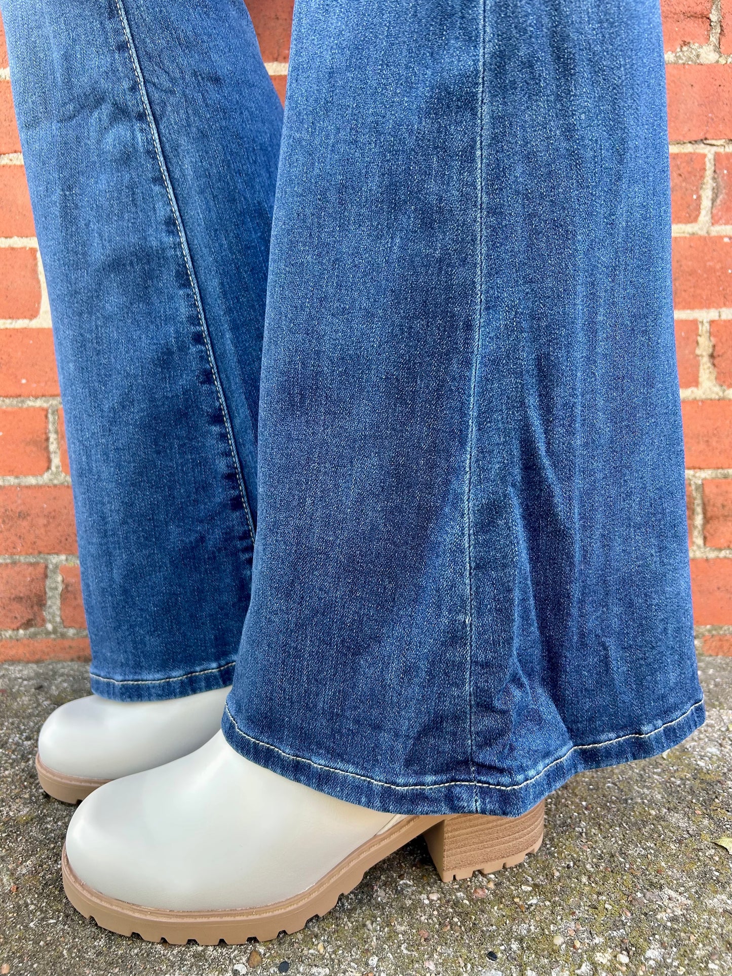 Hudson High Rise Flare Jeans – Medium Wash