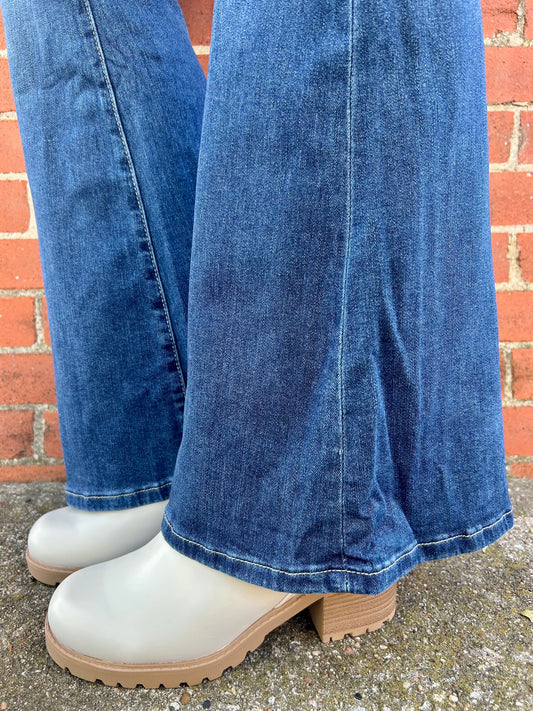 Hudson High Rise Flare Jeans – Medium Wash