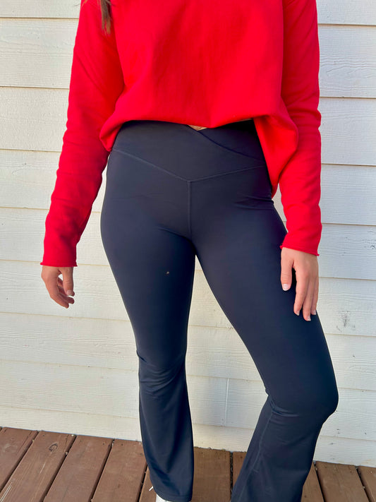 Venice Crossover Yoga Pants – Black